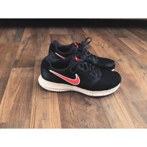 Black & pink Nike Downshifter 6